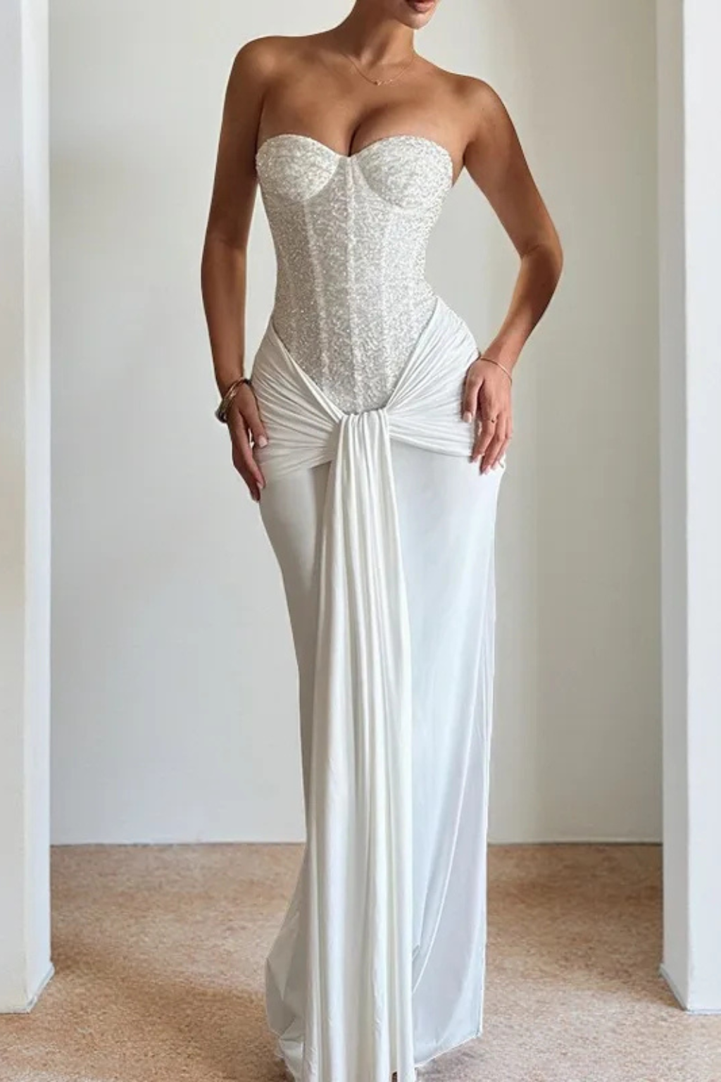 Elegant party dress: women's strapless lace corset maxi with beautiful draping, ideal for any special occasion.
