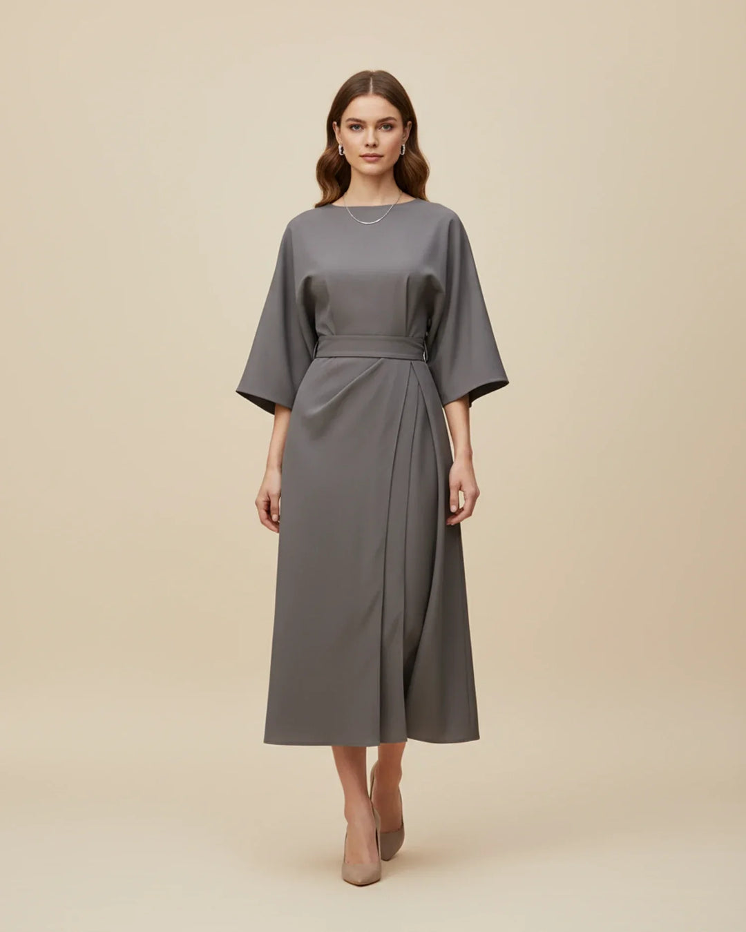 Discover this elegant midi dress with unique lantern sleeves and a feminine cut.