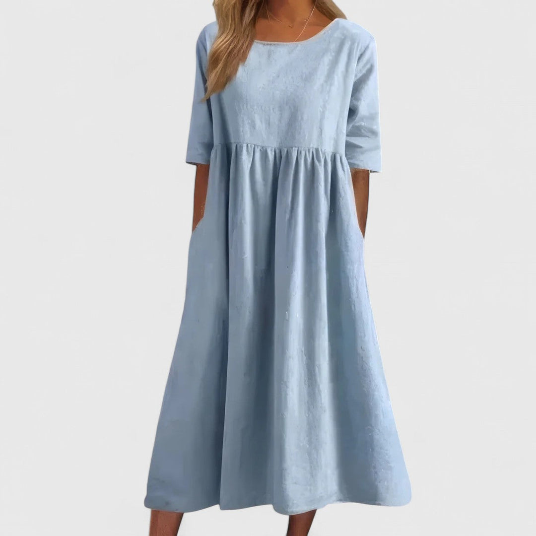 Casual women's maxi dress with convenient pockets, flowy and lightweight for everyday comfort.