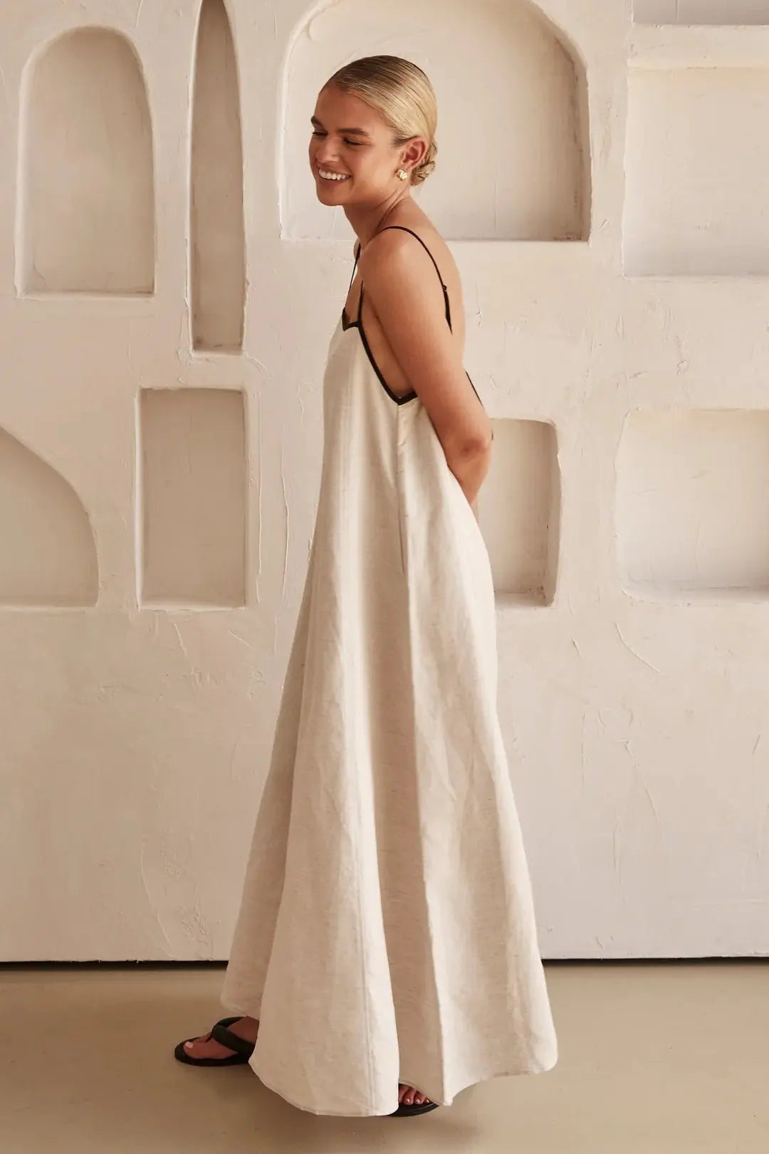 Versatile casual women's maxi dress with elegant contrast trim, adjustable straps, and a flowy silhouette for summer.