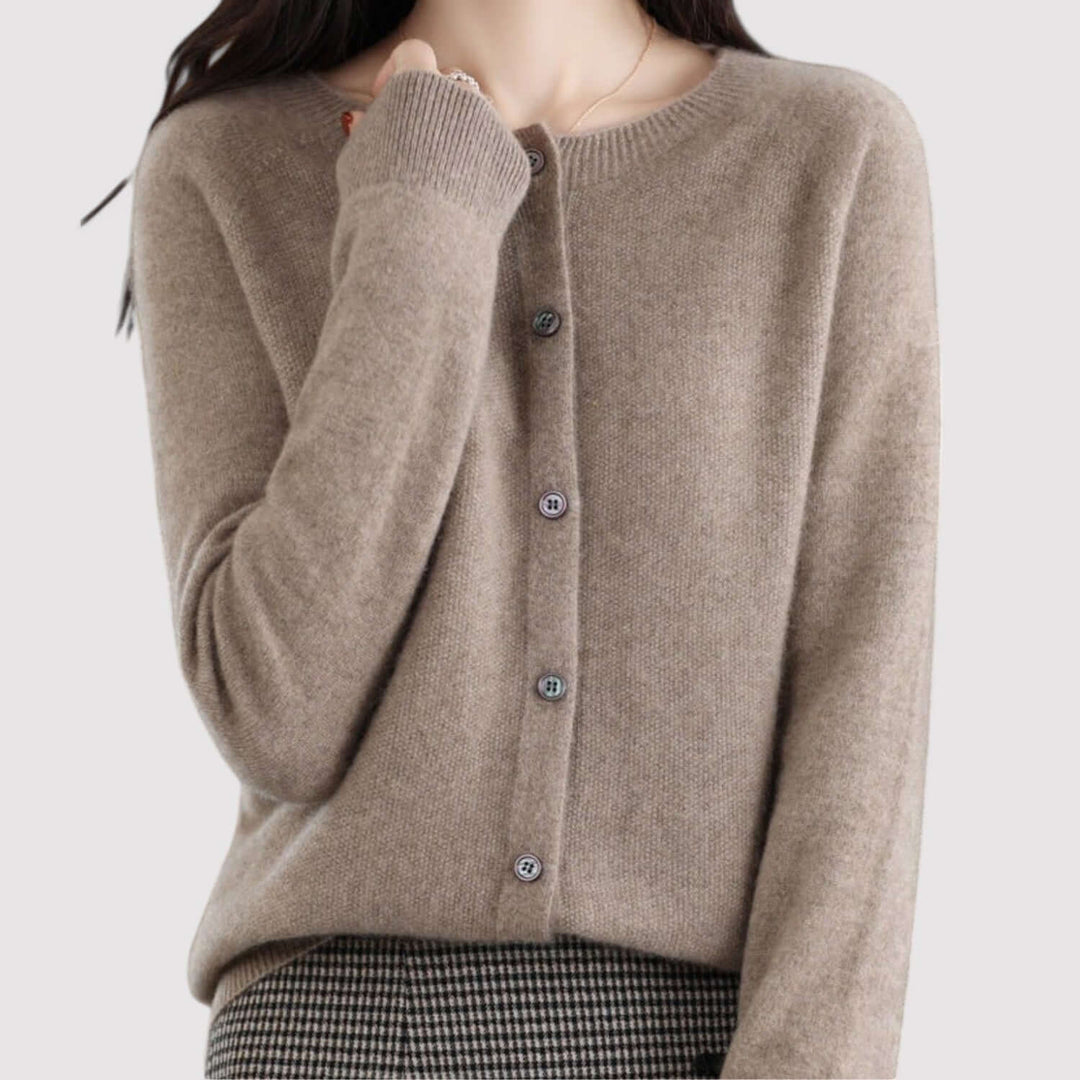 Stylish long sleeve open-neck cardigan for women. Comfortable & elegant, ideal for versatile casual wear.