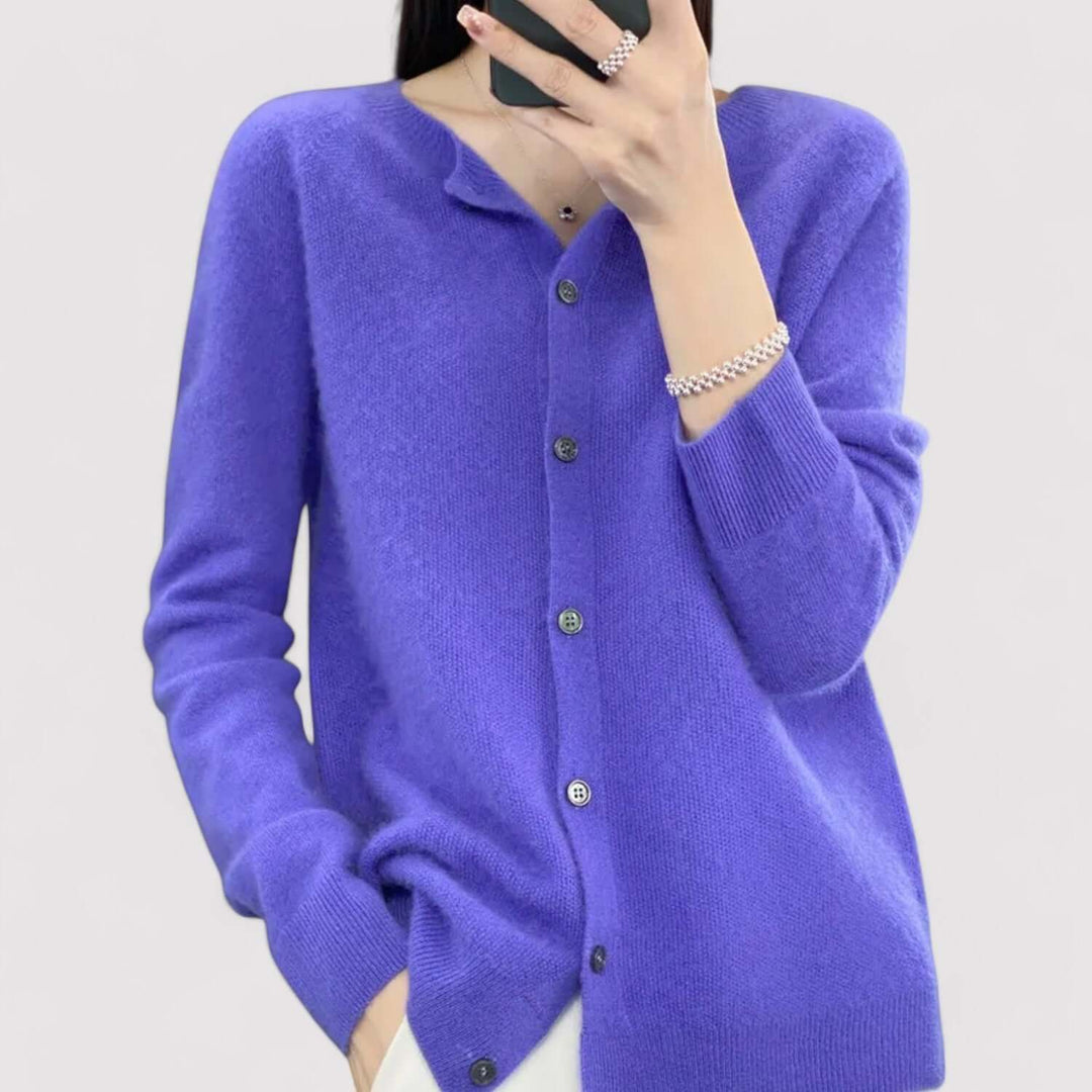 Versatile women's open-neck cardigan. An elegant layering piece for comfortable everyday fashion.