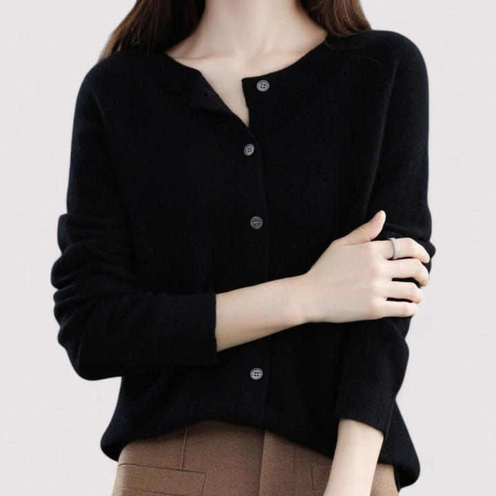 Everyday comfort: Women's open-neck cardigan. Stylish, versatile long sleeve sweater for casual wear.