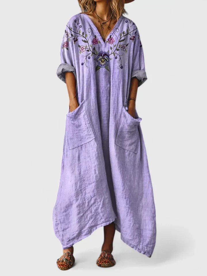 Stylish women's oversized tunic dress, comfortable and elegant with useful pockets.