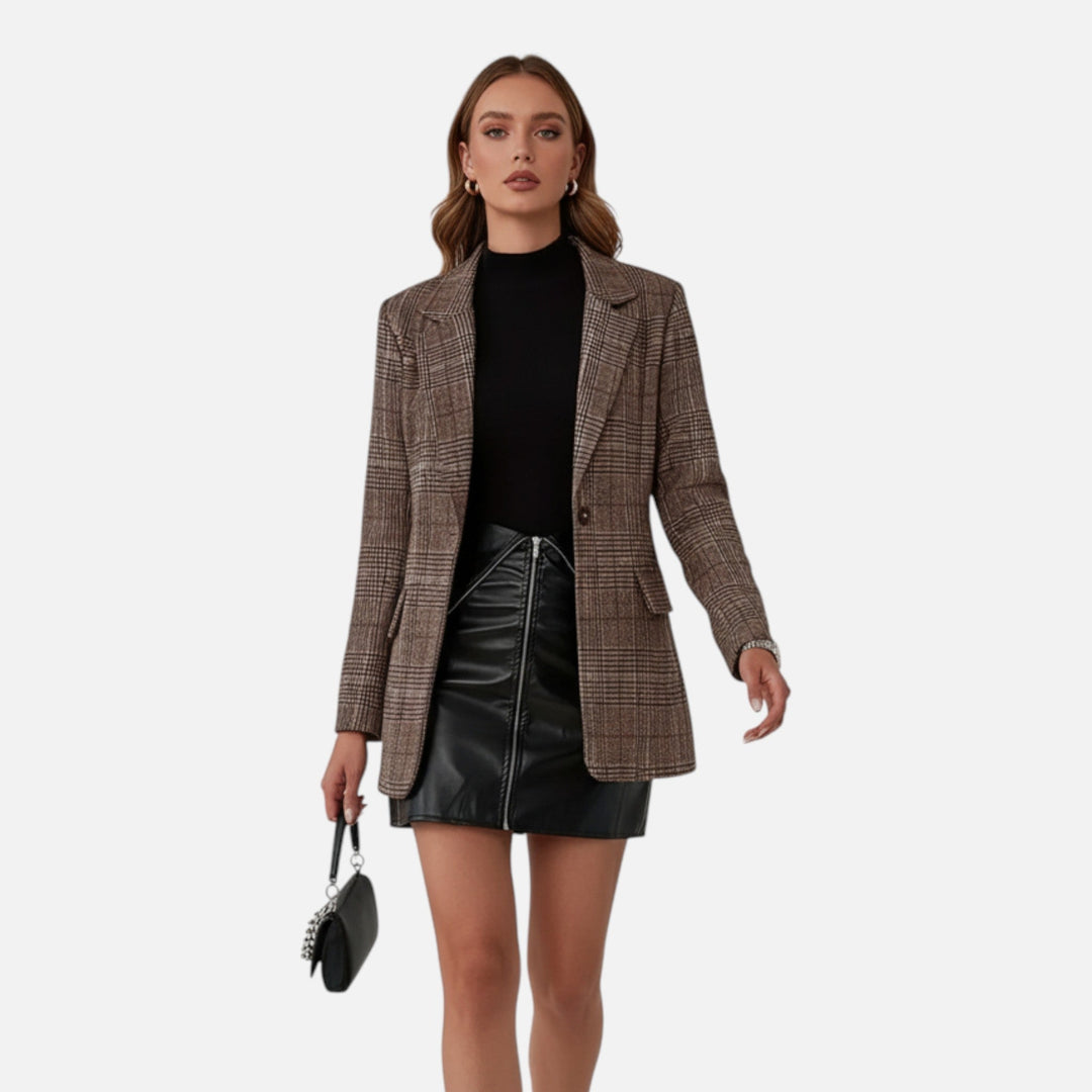 Sophisticated women's plaid blazer with lapels, a versatile and elegant jacket for a sharp, professional look.
