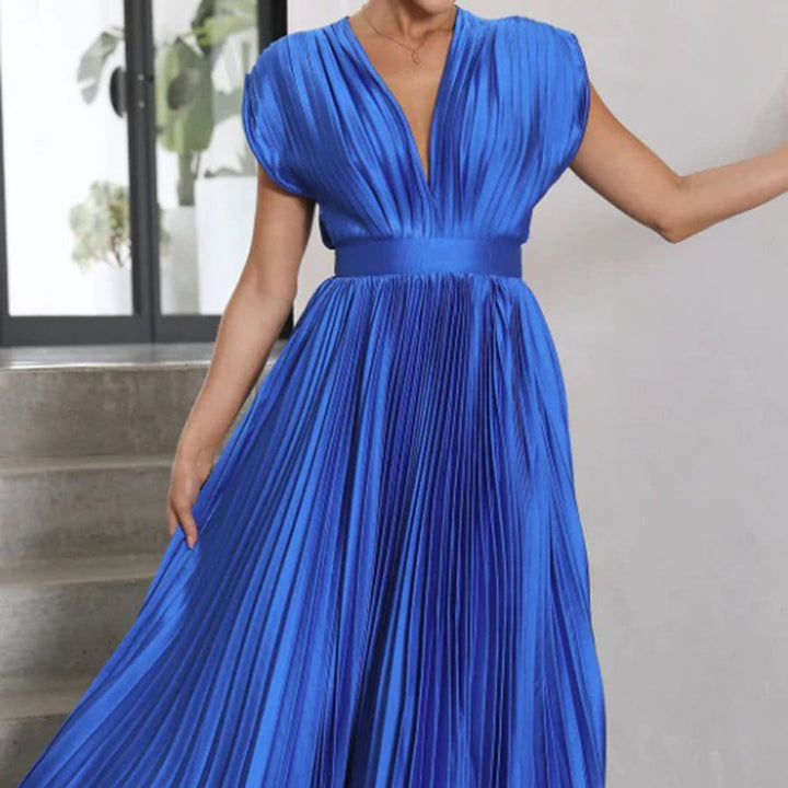 Formal women's V-neck pleated maxi dress with delicate pleats, ideal for elegant evenings.