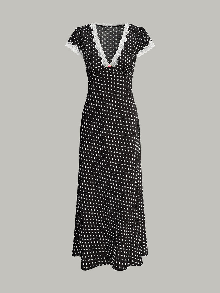 Comfortable and fashionable women's summer polka dot V-neck maxi dress.