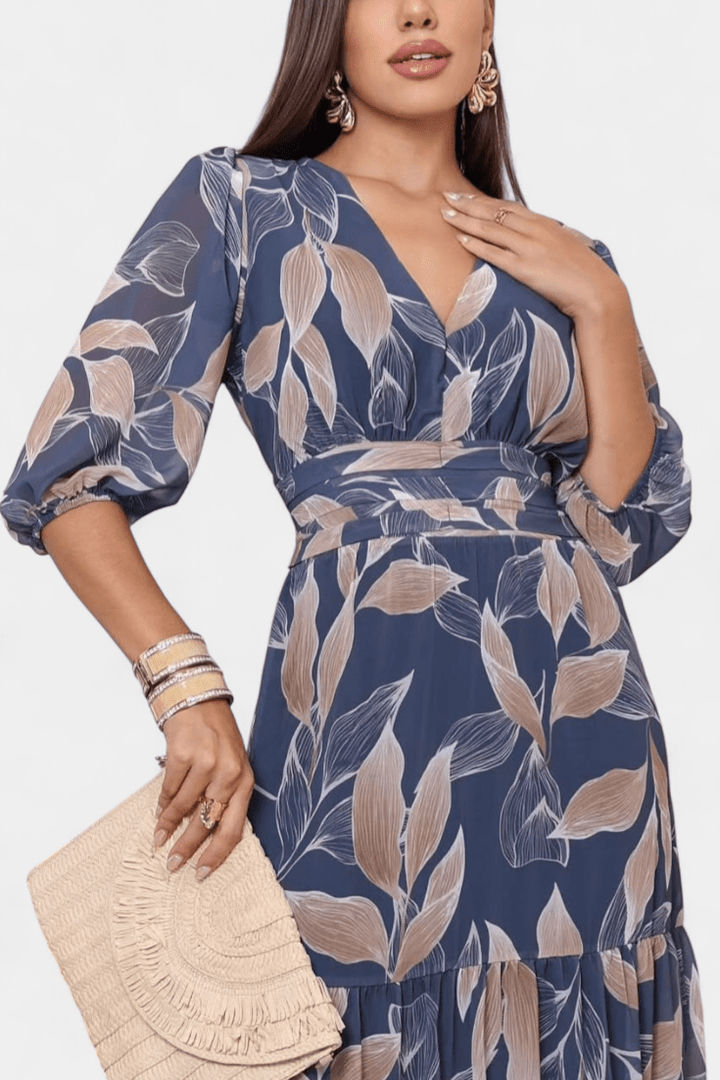 Beautiful women's printed maxi dress with a V-neck and flowing silhouette. Offers an elegant spring look.