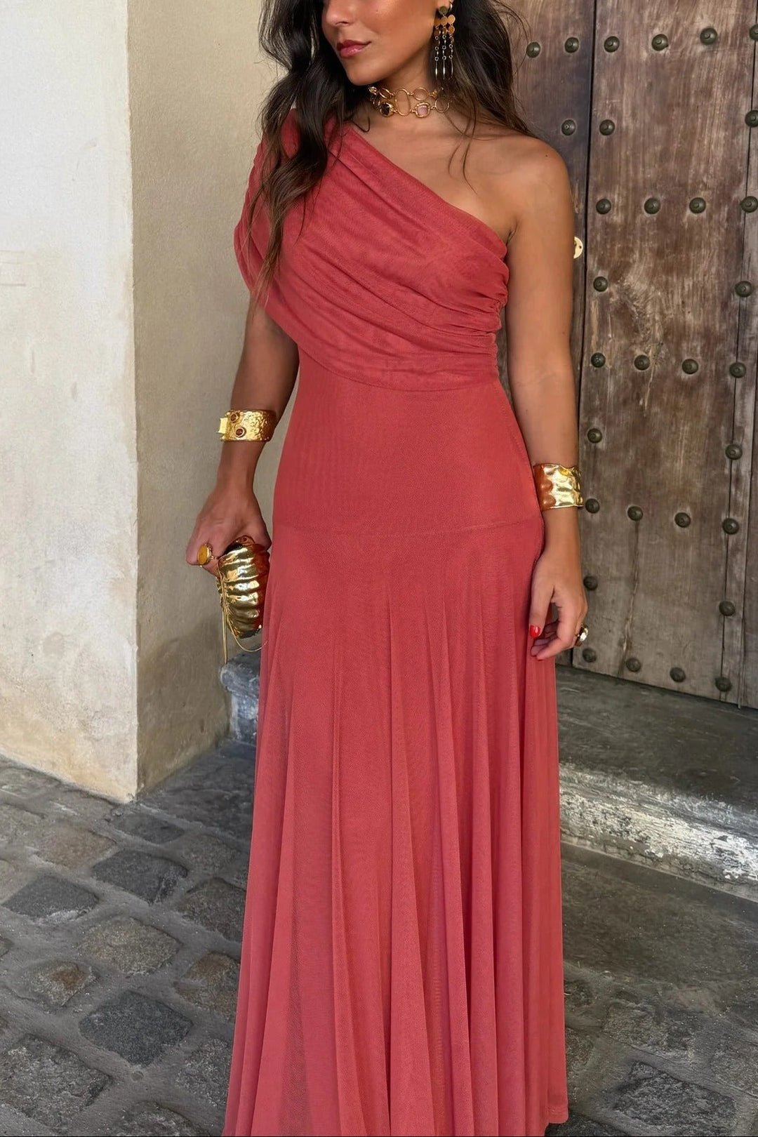 Summer style women's flowy maxi dress, featuring a sophisticated one-shoulder and ruched detailing.