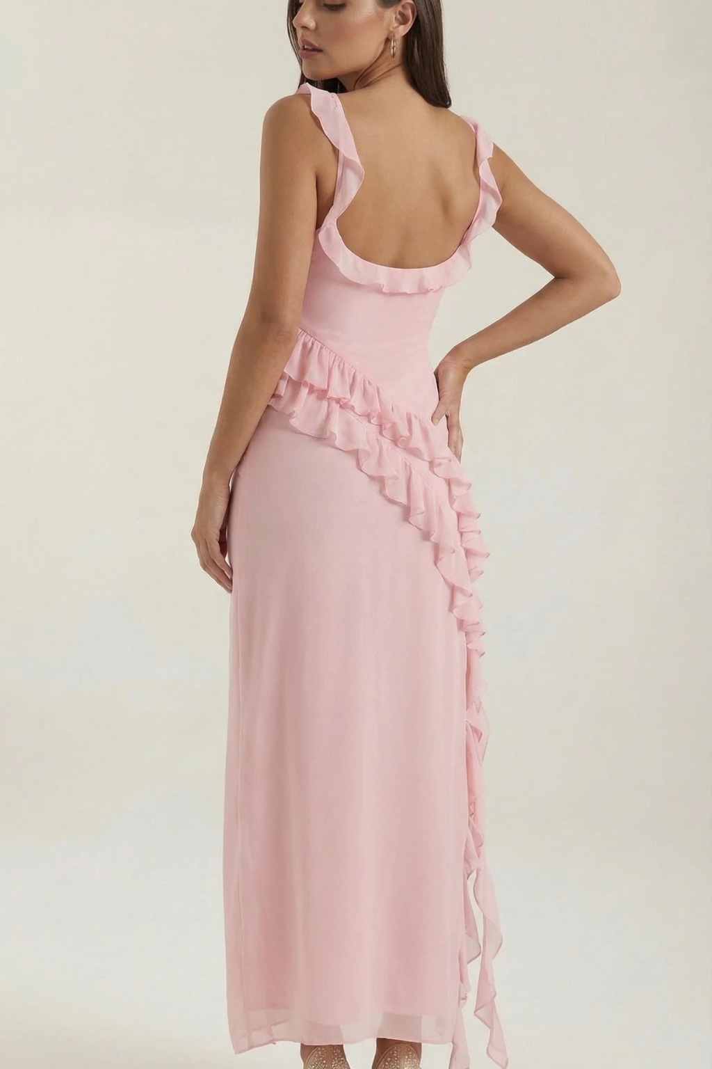 Versatile women's formal dress, perfect for parties or graduations, with ruffle detail and side slit.