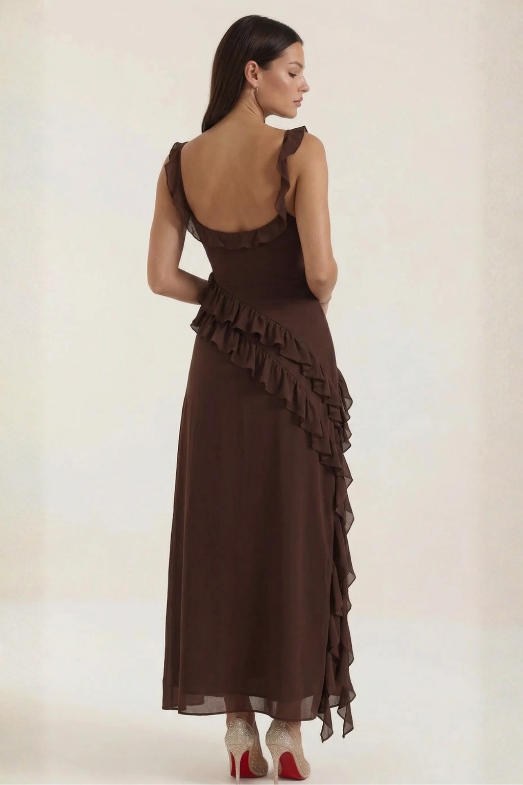 Versatile women's midi dress, perfect for graduation or parties, with a graceful ruffle and side slit.