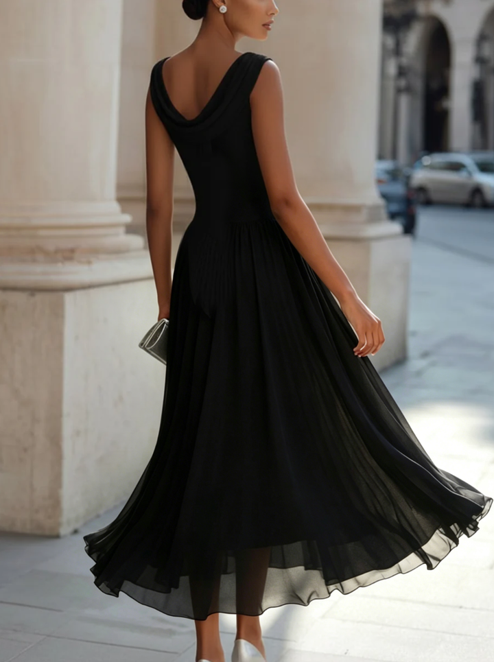 Sophisticated sleeveless midi dress for women, with pleats, suitable for any elegant event.