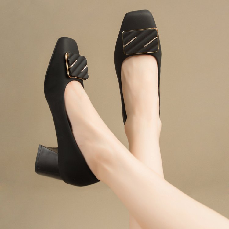 Stylish black pumps with a chic square toe and fashionable buckle detail.