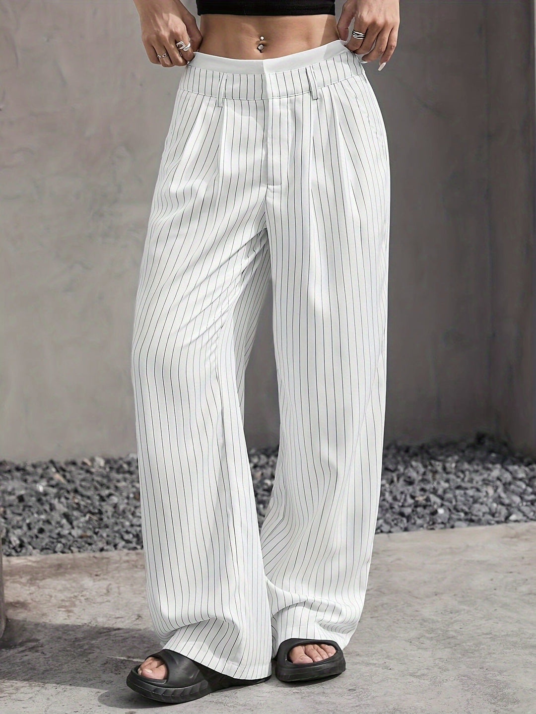 Women's comfortable striped wide leg pants, high-waisted, ideal for elegant office wear & summer style.