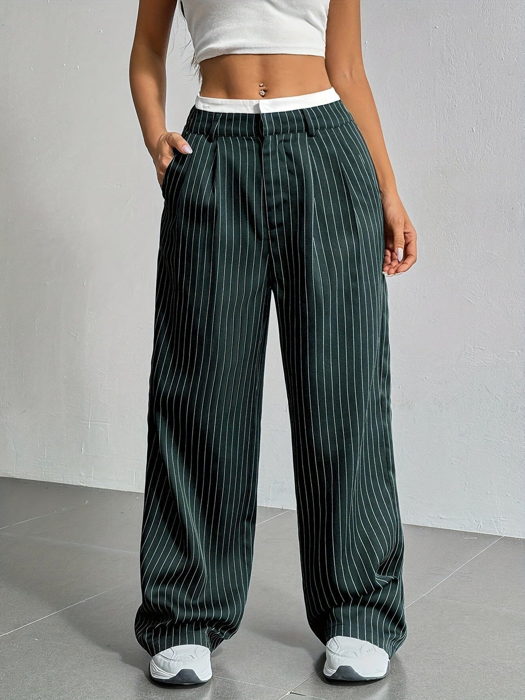 Elegant women's striped wide leg pants, high-waisted for ultimate comfort. Perfect for spring & summer style.