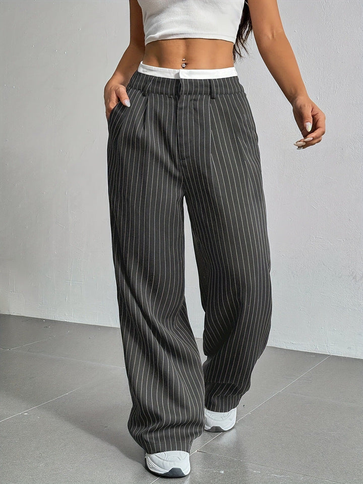 Casual yet elegant women's striped wide leg pants, high-waisted design. Versatile for spring/summer outfits.