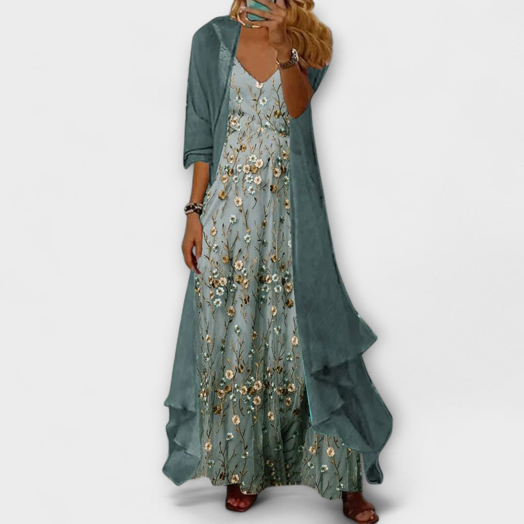 Chic women's two-piece maxi dress set. Perfect for versatile casual or elegant summer wear.