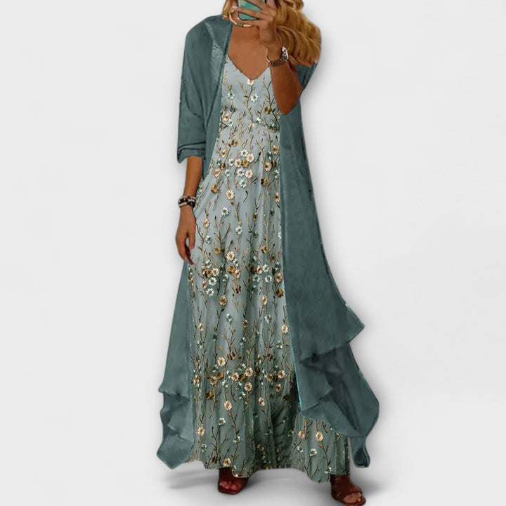 Chic women's two-piece maxi dress set. Perfect for versatile casual or elegant summer wear.