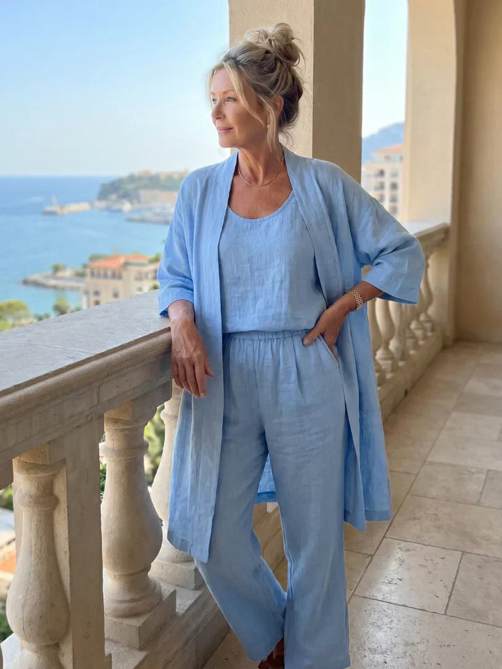 Comfortable women's two-piece loungewear set in a soft, versatile fabric.