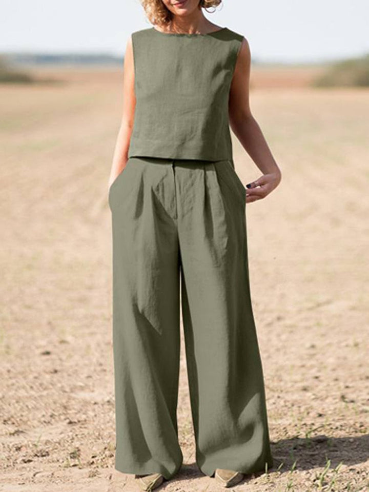 Elegant women's apparel: a versatile two-piece set for stylish everyday outfits.