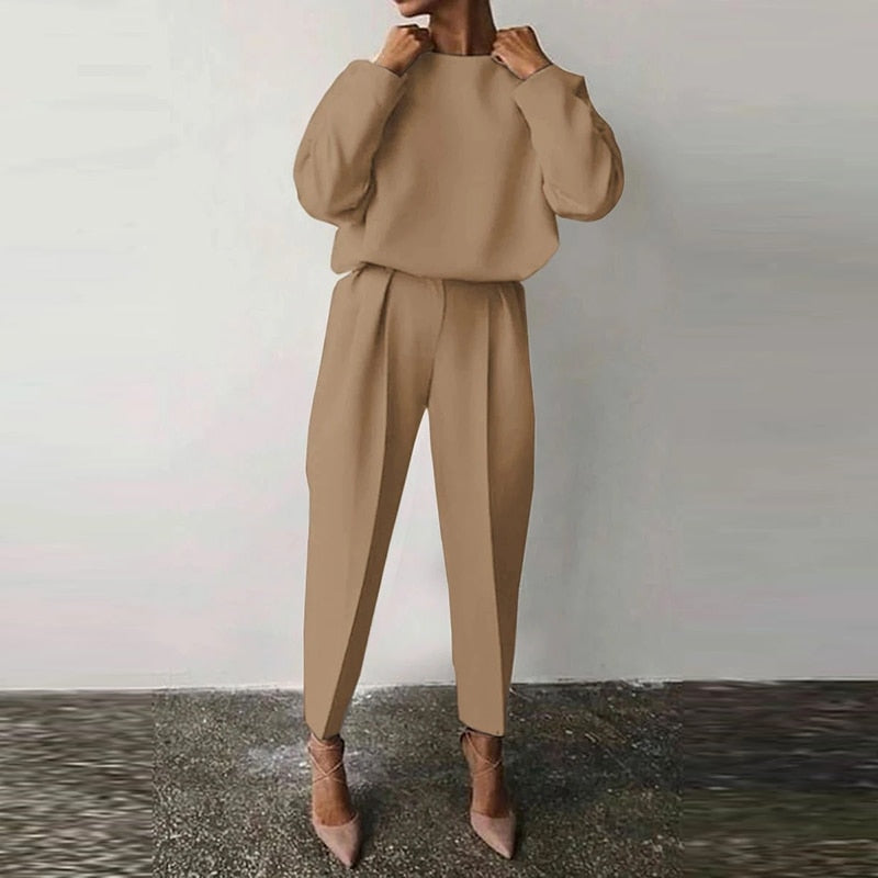 Comfortable and stylish women's casual wear featuring a chic two-piece suit.