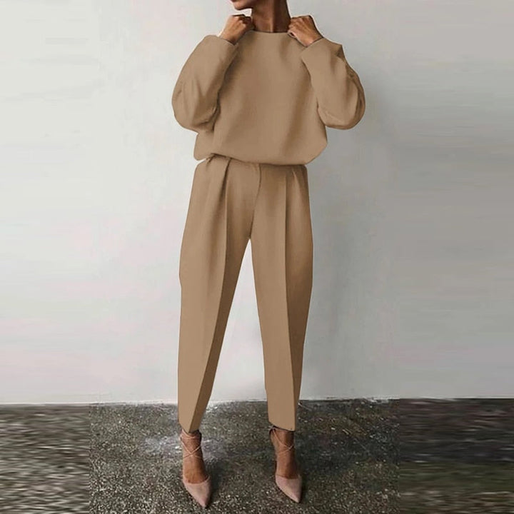 Comfortable and stylish women's casual wear featuring a chic two-piece suit.