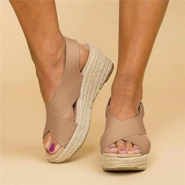 Casual yet elegant women's wedge sandals, ideal for everyday wear.