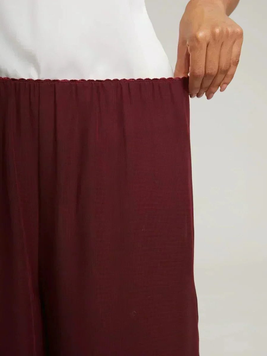 Flowy women's wide leg trousers with a comfortable fit and fashion-forward design.