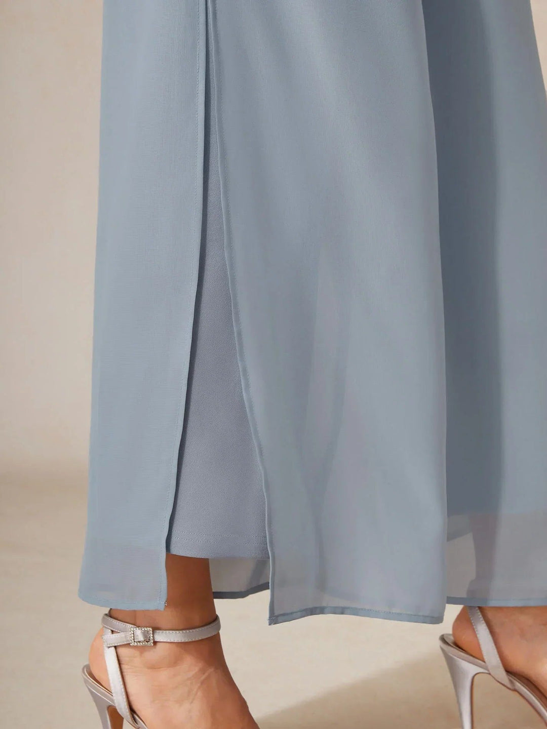 Stylish women's wide leg trousers, perfect for fashion-conscious comfortable wear.