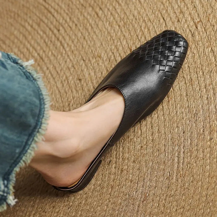Casual chic women's mules: woven texture, square toe, low heel for ultimate comfort.