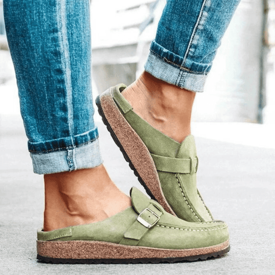 Womens flats: ergonomic comfort clogs with a supportive cork sole, perfect as slip-on shoes.