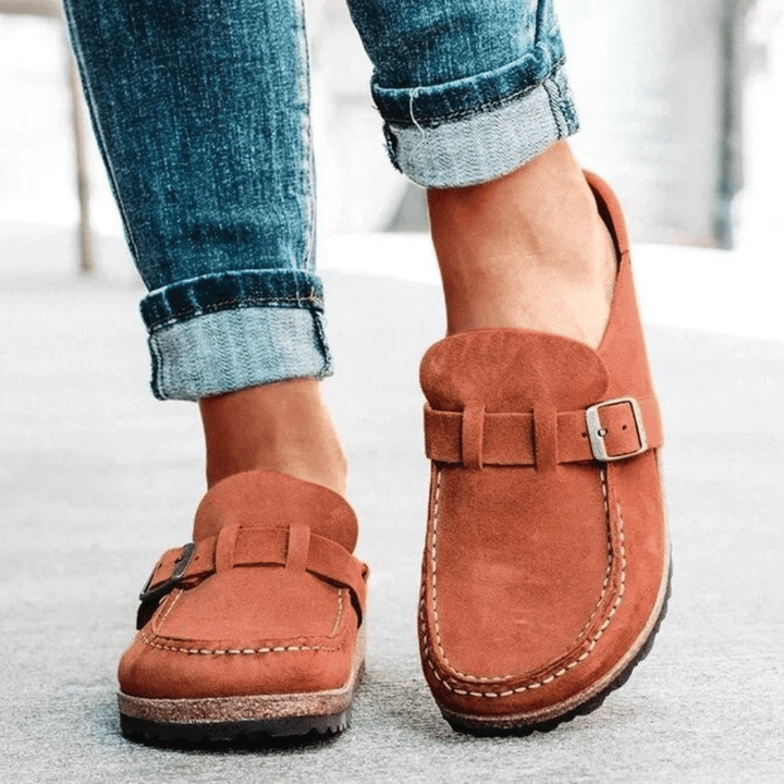 Stylish women's comfort clogs, designed for easy slip-on wear with an orthopedic cork sole.
