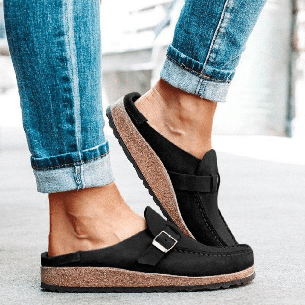 Women's casual clogs with a contoured cork sole, offering ergonomic comfort & easy slip-on style.