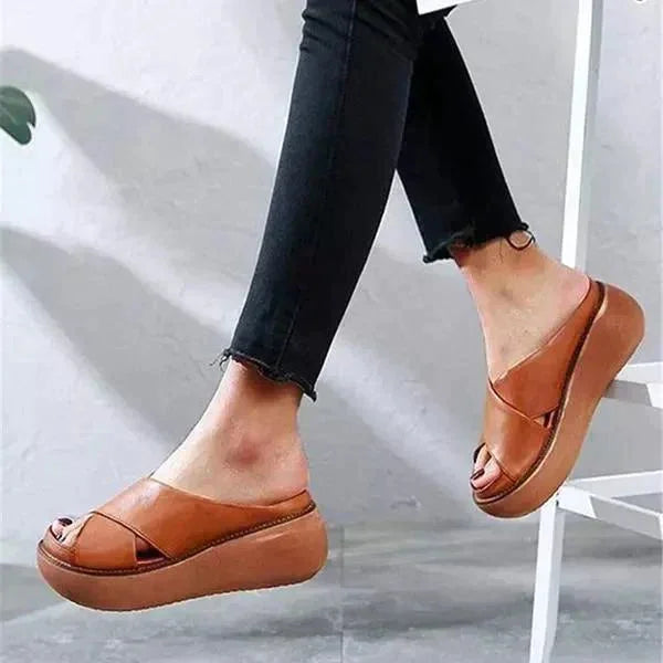 Stylish women's cross-strap flat sandals with supportive cushioning for all-day comfort and elegant appeal.