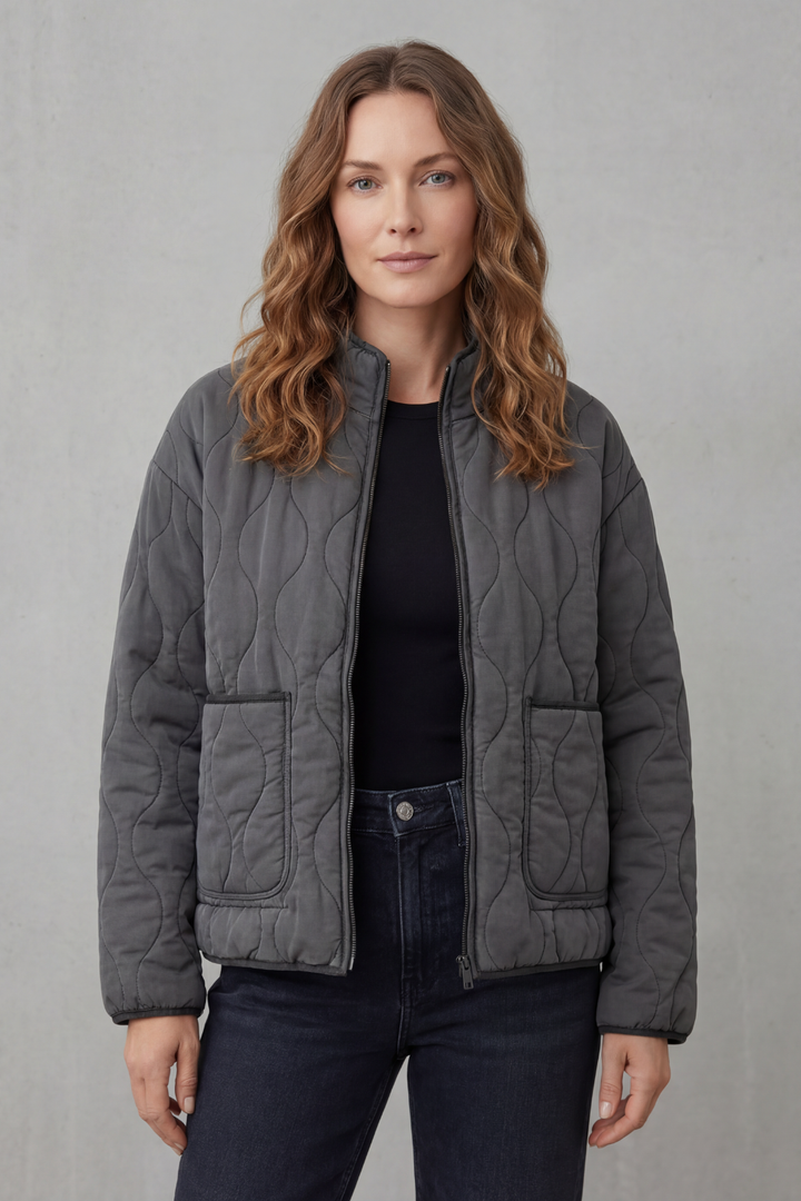 Quilted puffer jacket for women, offering a flattering fit & warmth. Ideal for stylish autumn and winter outerwear.
