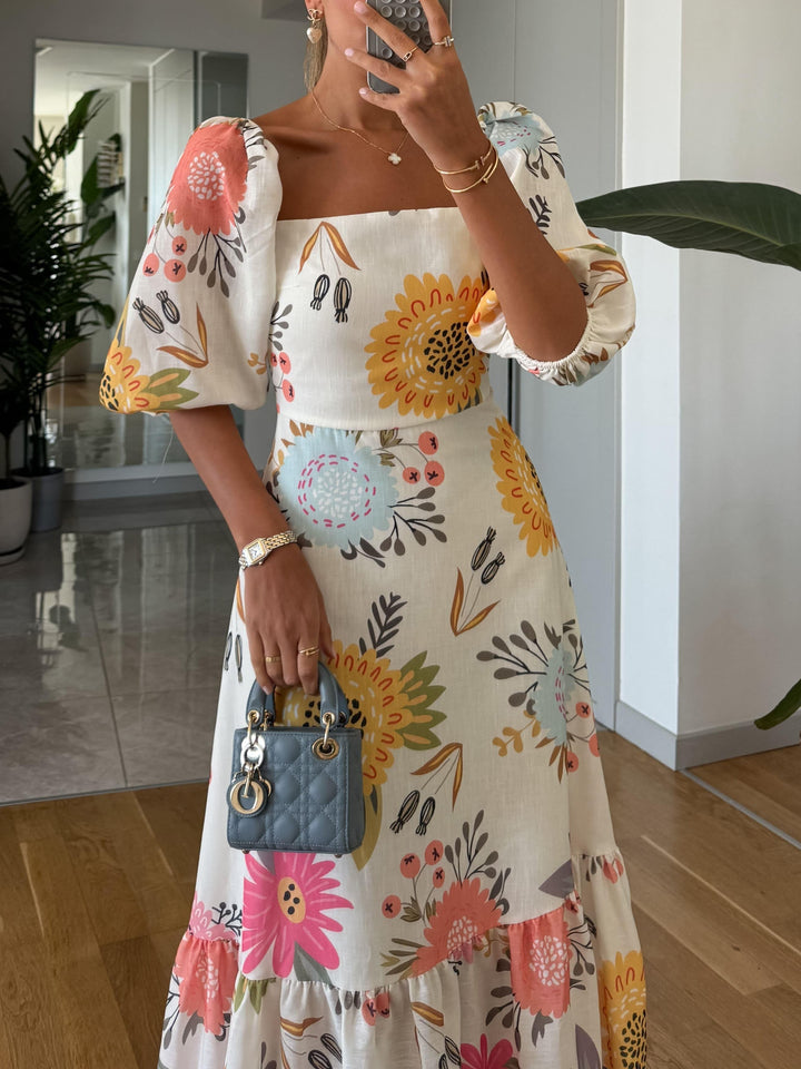 Casual yet elegant women's midi dress with a beautiful floral pattern and feminine puff sleeves.