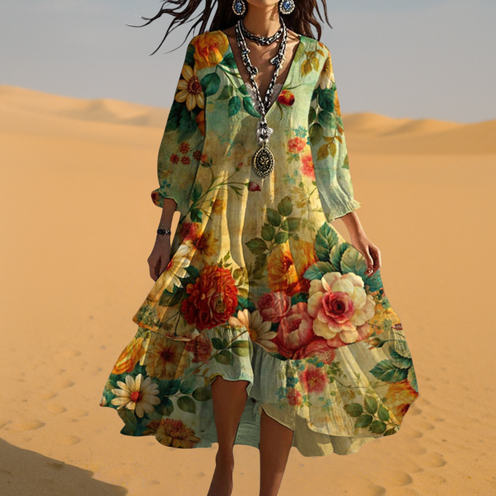 Elegant women's floral print maxi dress in a bohemian style. Flowy summer dress, suitable for parties or casual outings.