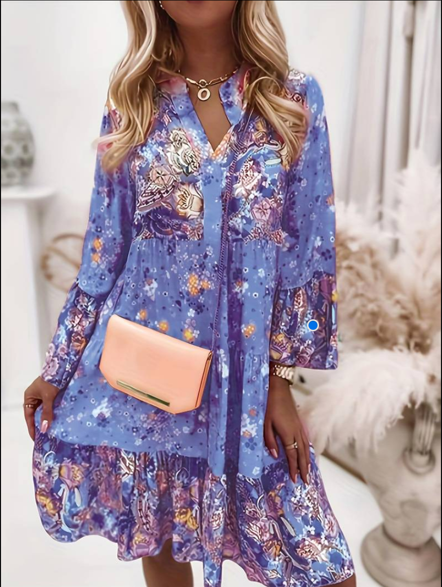 Casual women's floral mini dress in boho style, a comfortable and elegant option for summer vacations.