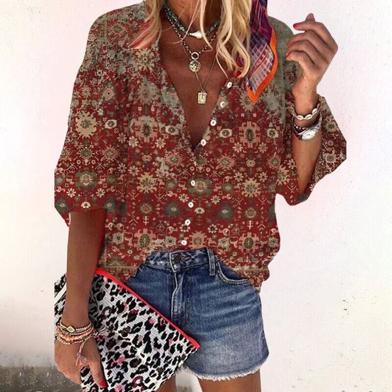 Casual women's blouse: flowy floral boho print with V-neck & 3/4 sleeves. Perfect for a relaxed summer look.