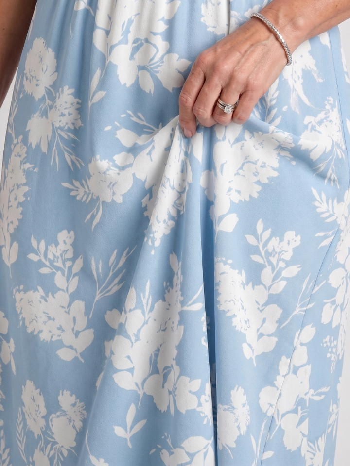 Relaxed fit floral midi dress with V-neck & short sleeves, ideal for stylish spring fashion.