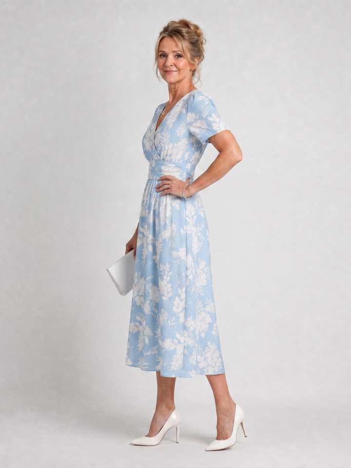 Flowy and comfortable women's floral midi dress featuring a V-neck and short sleeves for everyday.