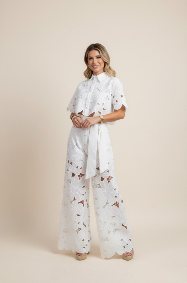 Chic women's floral two-piece set, ideal for resort wear or vacation outfits. Embroidered wide-leg pants.