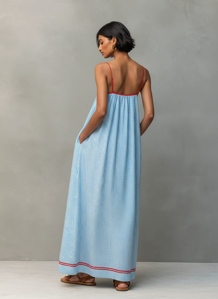 Vacation-ready women's striped maxi dress with pockets, offering a comfortable and flowy fit.