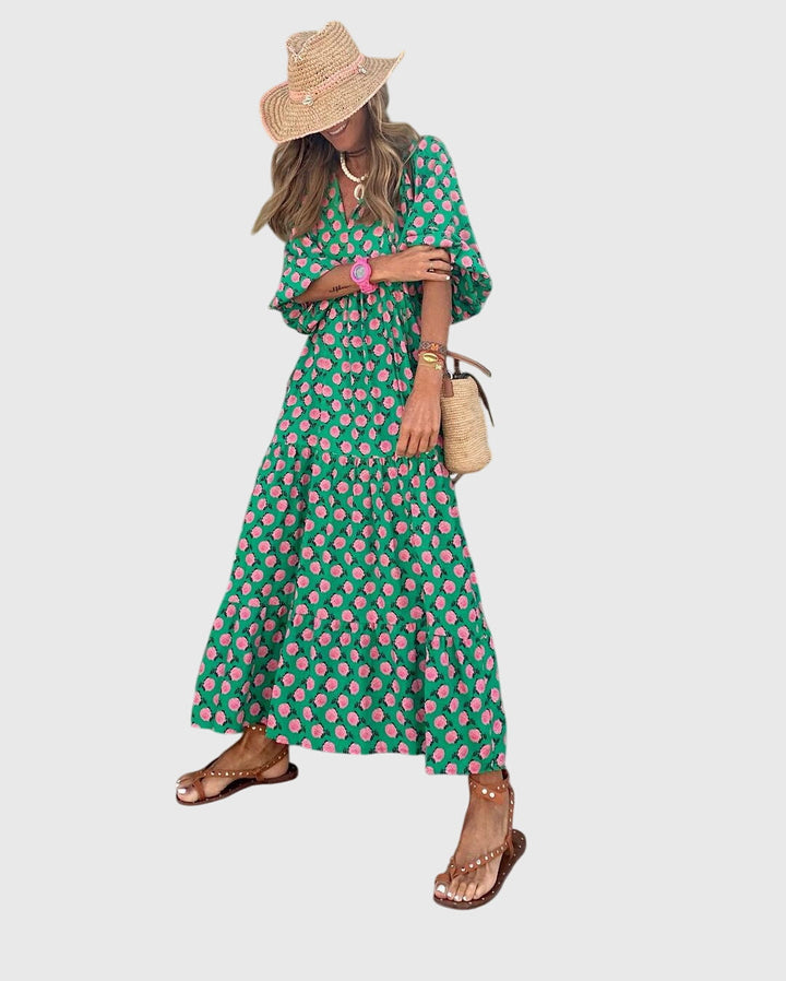Stylish women's long dress with a bohemian flowy design. Ideal for elegant casual summer comfort.