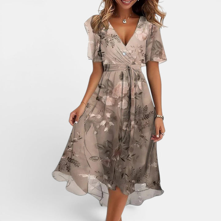 Versatile women's flowy sleeveless summer dress, suitable for everyday style, beach, or comfortable plus size fashion.
