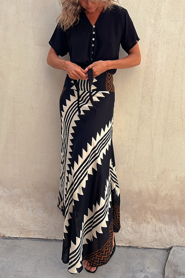 Comfortable women's elastic waist skirt, a versatile pleated long skirt for effortless casual and elegant outfits.