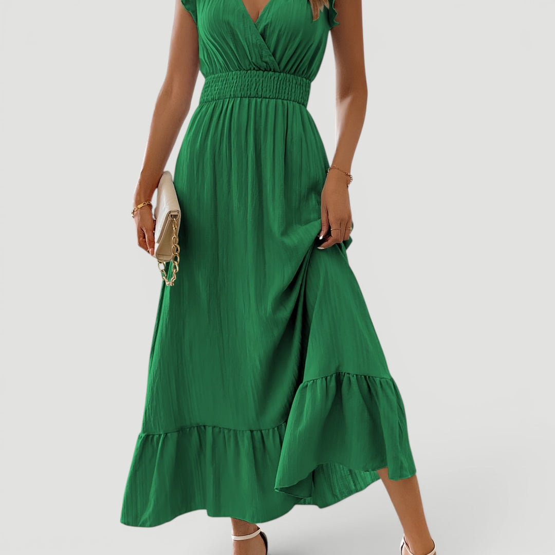 Elegant V-neck maxi dress for women, with flowy fabric, ideal for summer evenings.