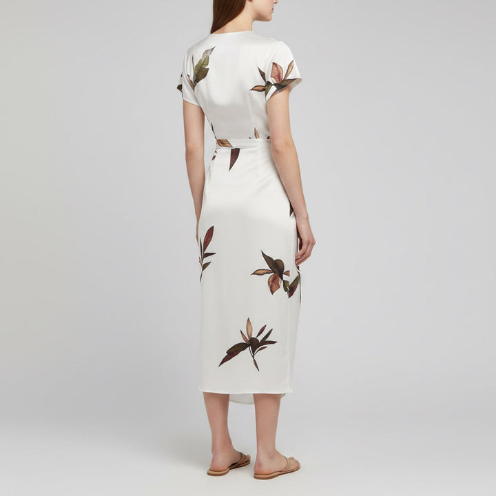 Comfortable and elegant women's flowy V-neck dress, perfect for spring/summer parties and casual chic.
