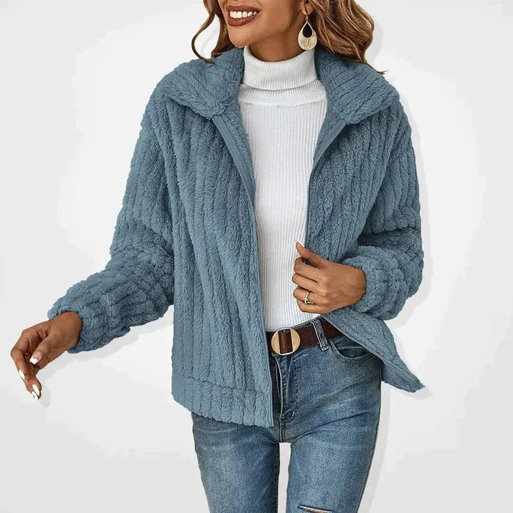 Oversized fit women's fluffy quilted autumn/winter jacket. Stylish and warm zip-up coat for layering.