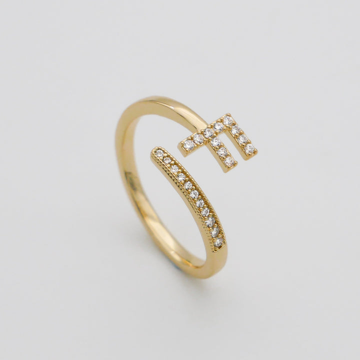 Personalized adjustable ring, gold plated, with a glittering pave initial letter.